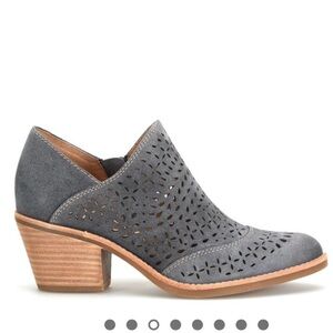 Womens sofft amberly suede shoe size 8